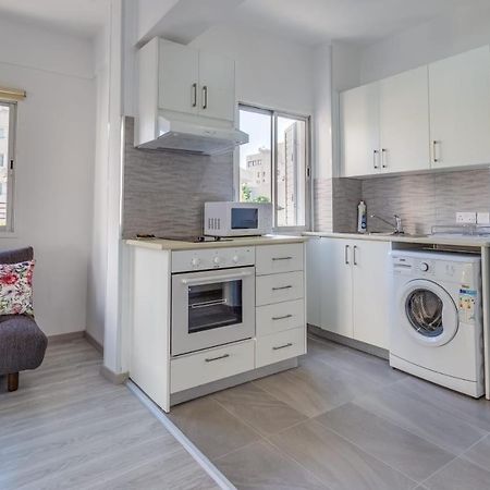 Downtown Larnaca Apartment Bagian luar foto