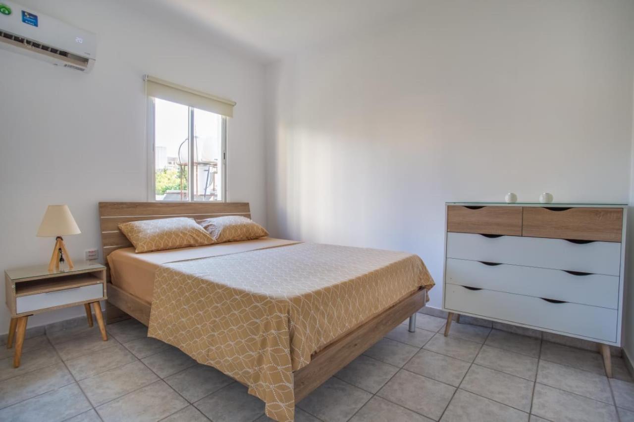 Downtown Larnaca Apartment Bagian luar foto